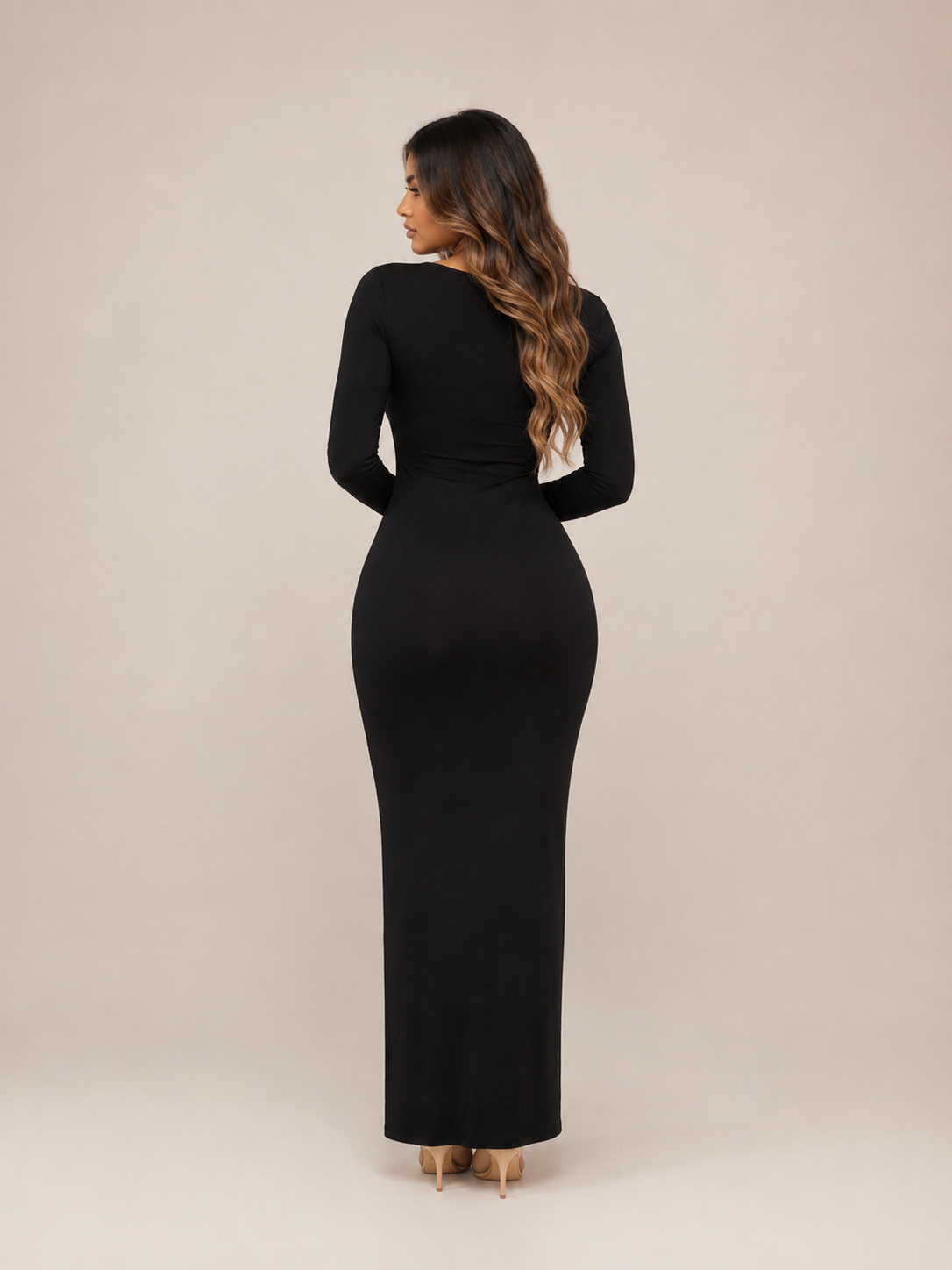 Elegantní Dlouhé Šaty s Dlouhým Rukávem a Čtvercovým Výstřihem